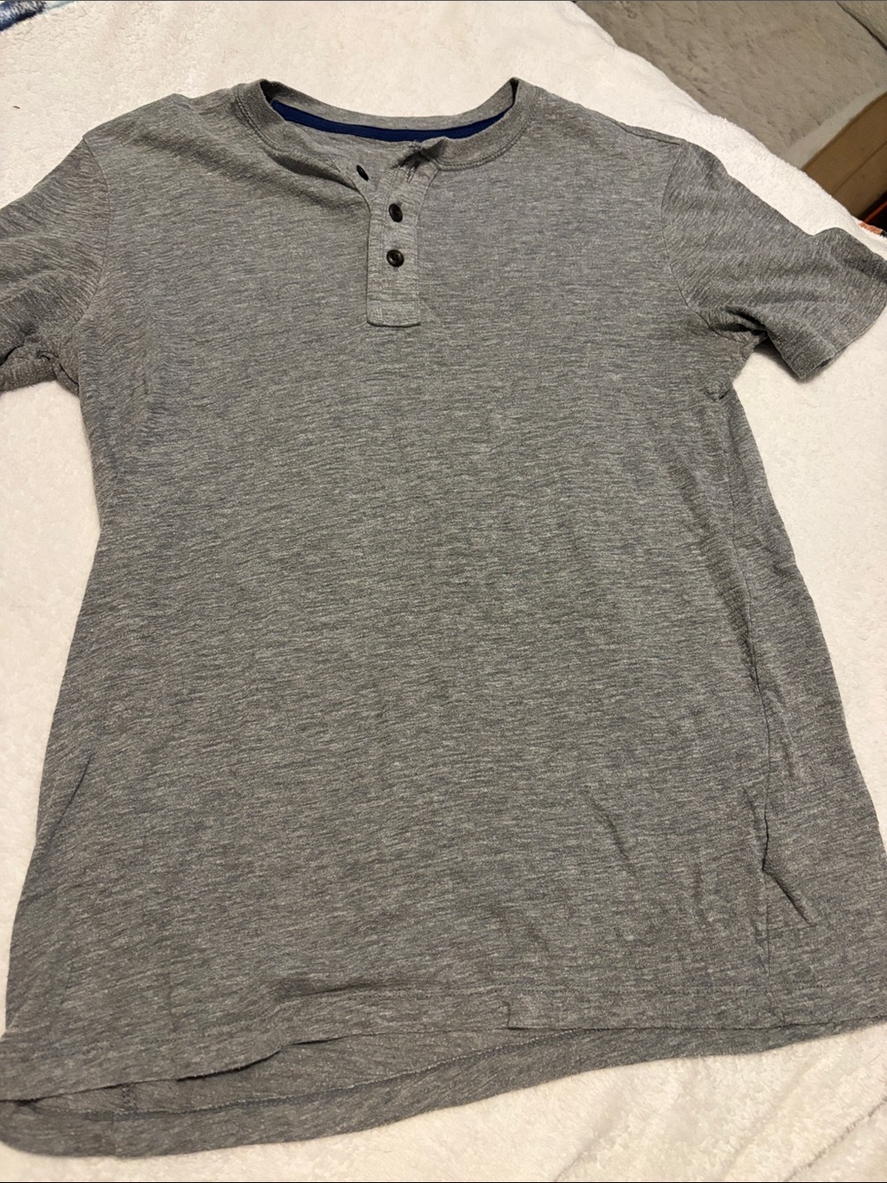 Men's Gray Short-Sleeve Henley Shirt